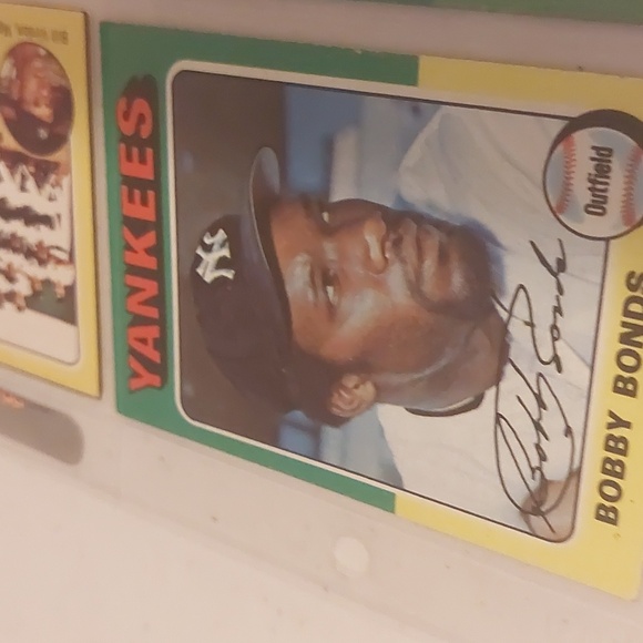 1975 Topps New York Yankees Trading Cards - Picture 11 of 12